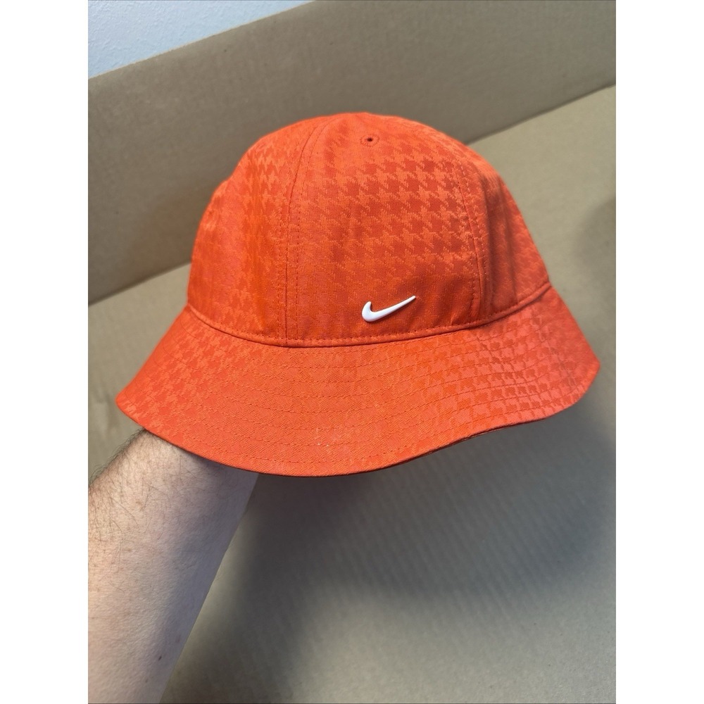 Nike Red Houndstooth Bucket Hat S/M White Swoosh Logo Sporty Streetwear Hat